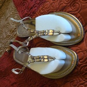 Almost new no wear on bottoms